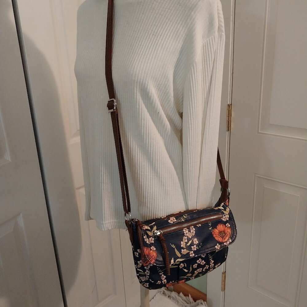 3358 Small Bueno Crossbody in Navy and Brown Print. - Picture 2 of 12